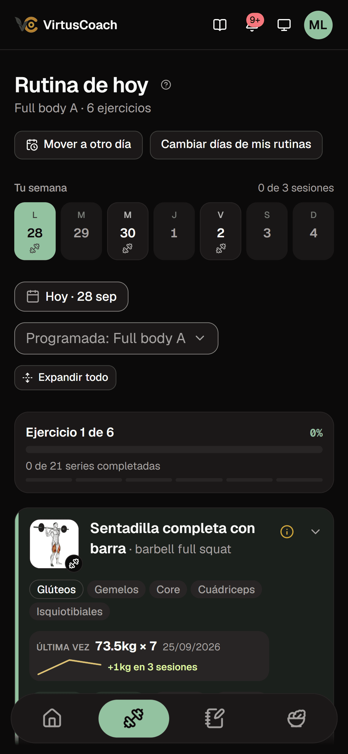Rutina del día en el teléfono de una alumna: los días de la semana, el ejercicio con su animación, los músculos que trabaja, y series, reps, descanso y RIR objetivo.